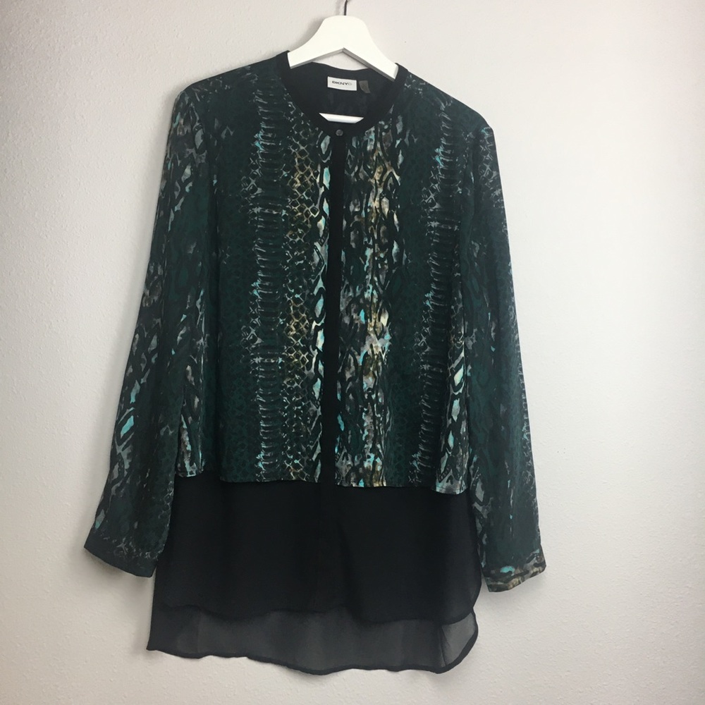 DKNYC  Long Sleeve Button Down printed Blouse Sz L